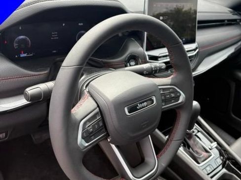 Used 2026 Jeep Compass Trailhawk w/ Sun, Sound & Navigation Group AWD/4WD image 18