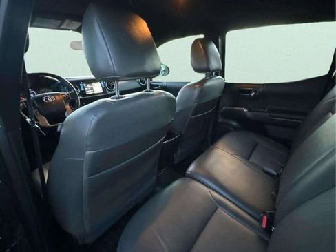 Used 2016 Toyota Tacoma TRD Sport w/ Towing Package image 18