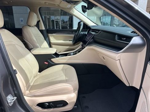 Used 2022 Jeep Grand Cherokee Limited image 49