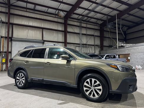 Used 2022 Subaru Outback Premium image 3