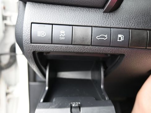 Used 2018 Toyota Camry SE w/ Moonroof Package image 15