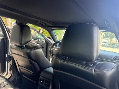 Used 2014 Chrysler 300 S RWD image 17