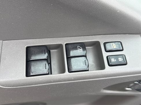 Used 2016 Nissan Frontier SV image 33