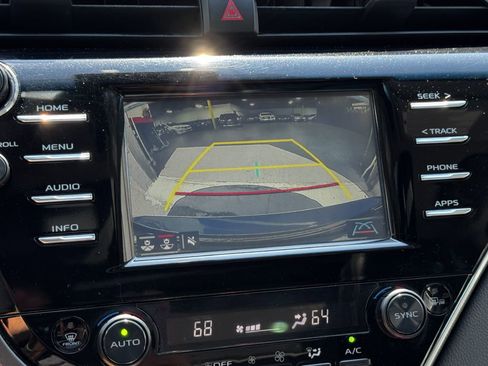 Used 2018 Toyota Camry XSE FWD image 10