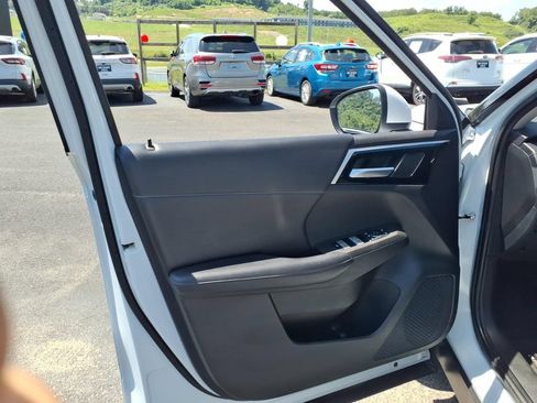 Used 2023 Mitsubishi Outlander SE AWD/4WD image 11