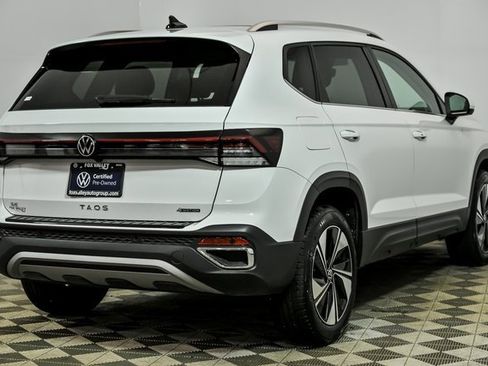 Certified 2025 Volkswagen Taos SE w/ Panoramic Sunroof Package image 7