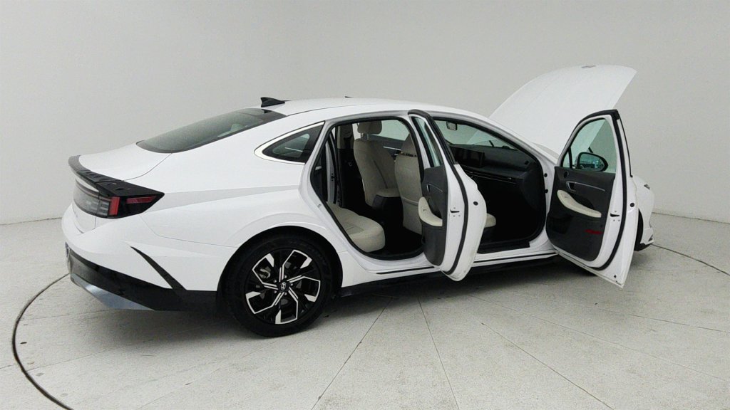 Used 2025 Hyundai Sonata SEL FWD image 12