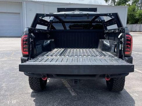 Used 2018 Toyota Tacoma TRD Off-Road AWD/4WD image 8
