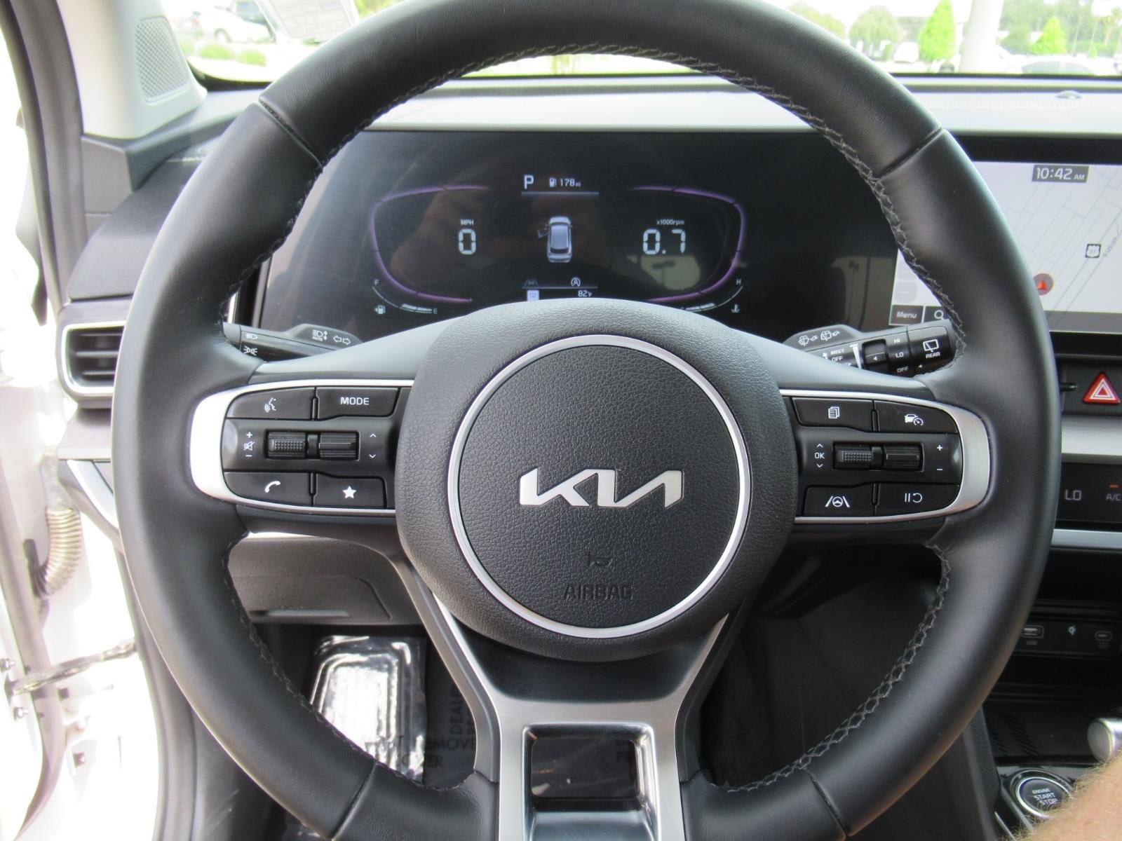 Used 2024 Kia Sportage EX FWD image 25