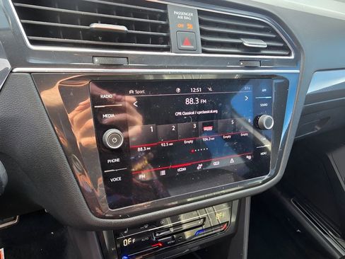 Used 2023 Volkswagen Tiguan SE R-Line image 22