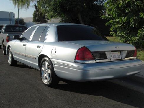 Used 2011 Ford Crown Victoria LX w/ Comfort Appearance Pkg image 4