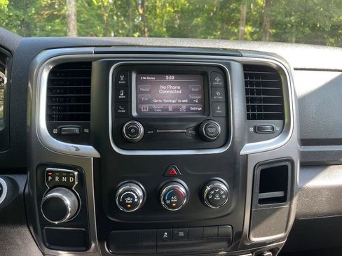 Used 2021 RAM 1500 Classic SLT RWD image 38