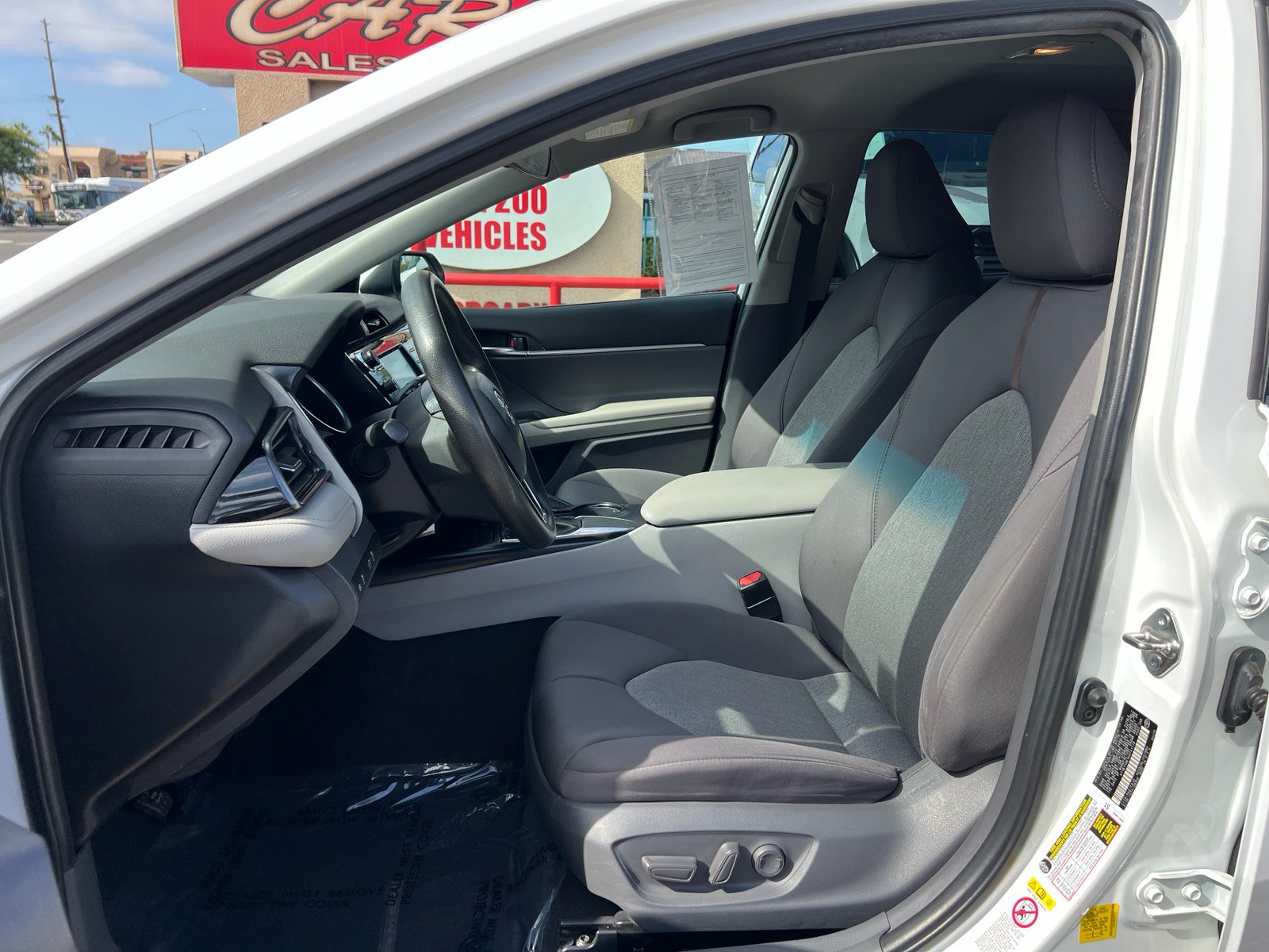 Used 2019 Toyota Camry LE FWD image 12