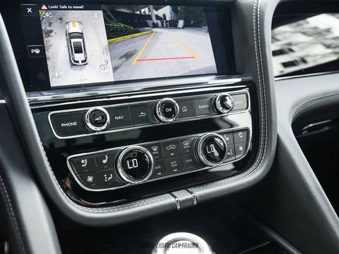 Used 2024 Bentley Bentayga Extended Wheelbase AWD/4WD image 28