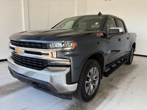 Used 2022 Chevrolet Silverado 1500 LT AWD/4WD image 17