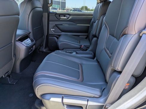 New 2026 Nissan Armada SL w/ Captain's Chari Seat Package image 12
