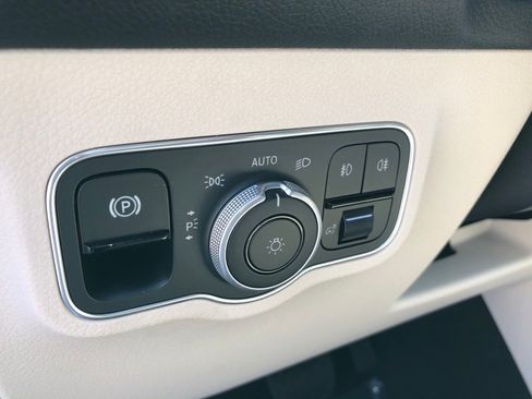 New 2026 Mercedes-Benz GLB 250 4MATIC image 14