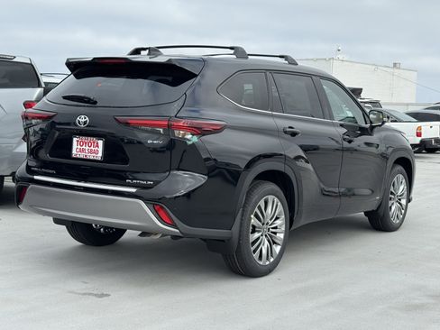 New 2026 Toyota Highlander Platinum AWD/4WD image 14