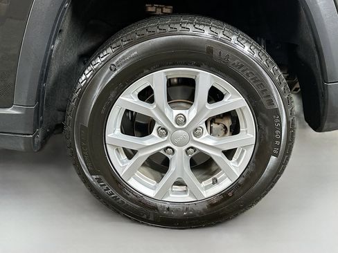 Used 2023 Jeep Grand Cherokee Limited AWD/4WD image 30