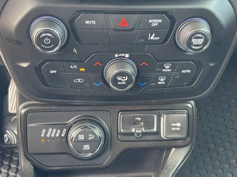 Used 2023 Jeep Renegade Trailhawk image 23