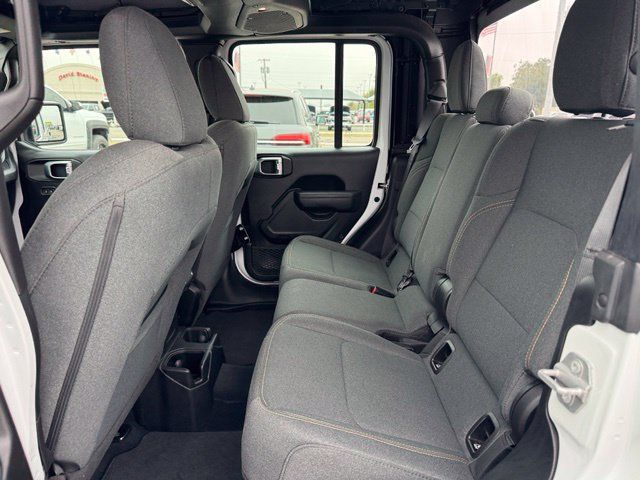 Used 2025 Jeep Gladiator Sport AWD/4WD image 10