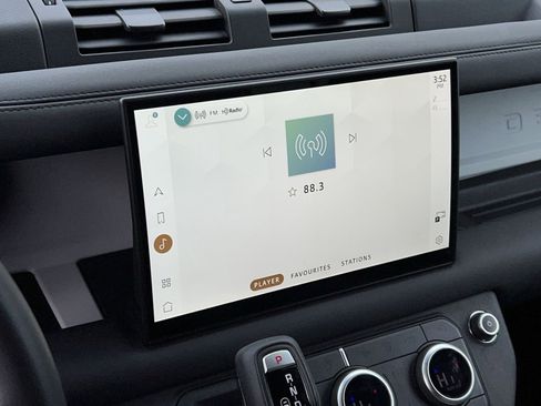 Used 2025 Land Rover Defender 110 S image 16