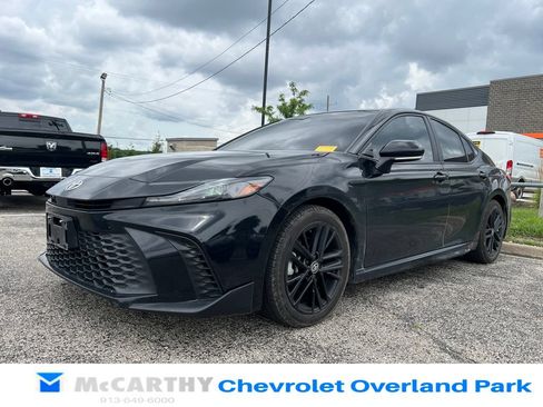 Used 2025 Toyota Camry SE FWD image 7