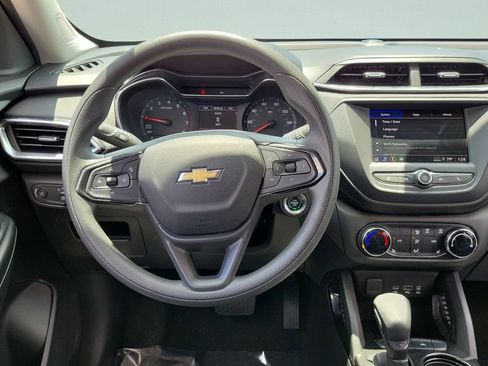 Used 2023 Chevrolet TrailBlazer LT FWD image 12