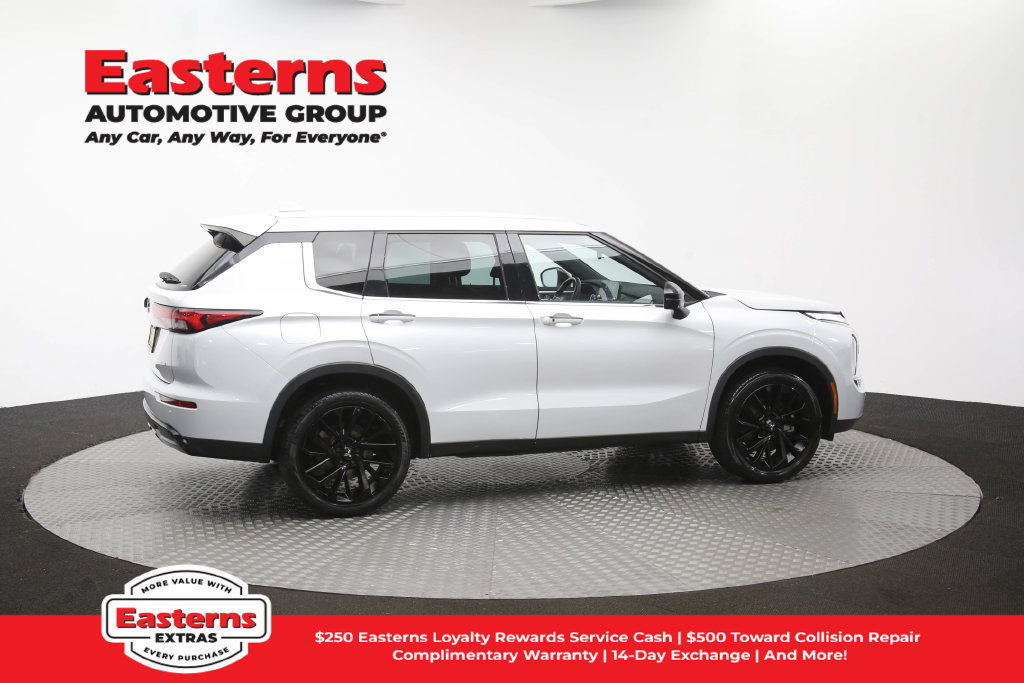 Used 2023 Mitsubishi Outlander SE Black Edition AWD/4WD image 45