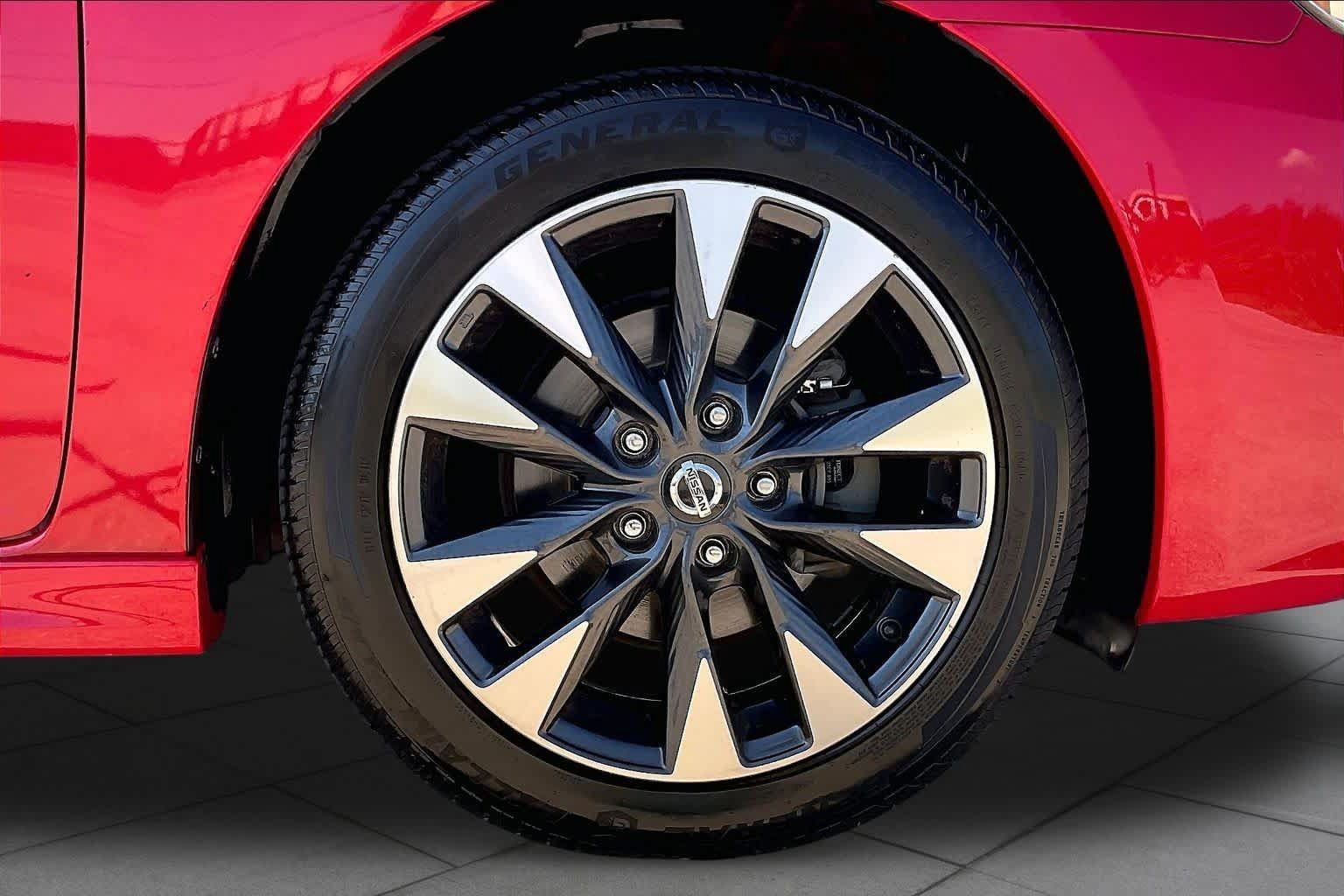 Used 2019 Nissan Sentra SR FWD image 10