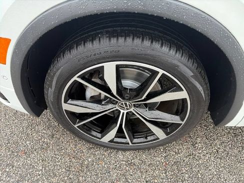 Used 2022 Volkswagen Tiguan SEL R-Line AWD/4WD image 12