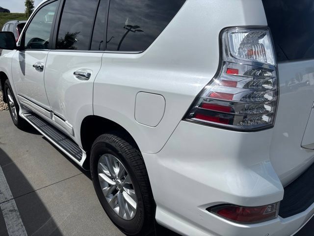 Used 2017 Lexus GX 460 AWD/4WD image 6