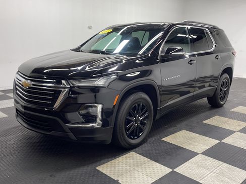 Used 2023 Chevrolet Traverse LT FWD image 1