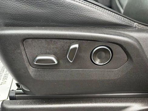 Used 2024 GMC Yukon XL Denali image 29