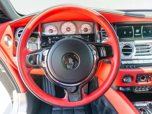 Used 2019 Rolls-Royce Dawn RWD image 81