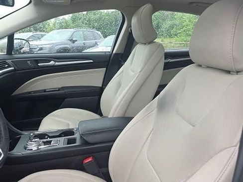 Used 2017 Ford Fusion Titanium AWD/4WD image 8