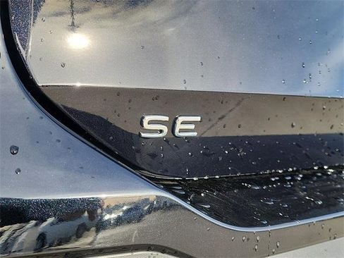 New 2026 Volkswagen Tiguan SE image 5