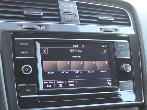 Used 2018 Volkswagen Golf S image 32