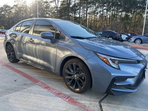 Used 2023 Toyota Corolla SE image 3