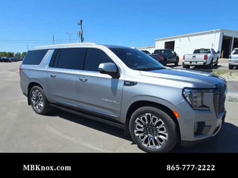 Used 2023 GMC Yukon XL Denali Ultimate AWD/4WD image 1