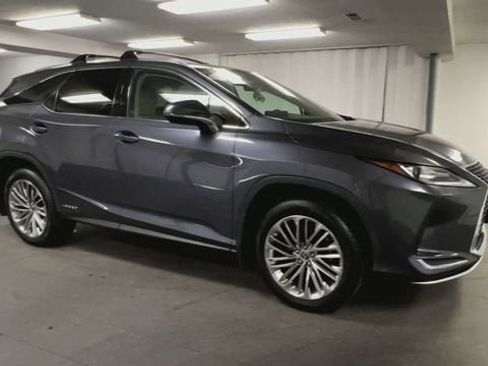Used 2022 Lexus RX 450hL Luxury w/ Cold Area Package (CK) AWD/4WD image 2