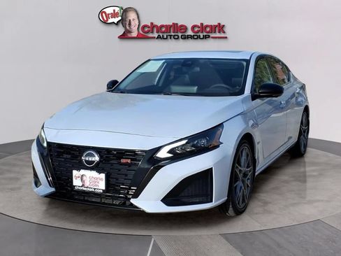 Used 2023 Nissan Altima 2.0 SR FWD image 1