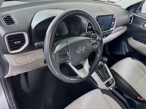 Certified 2024 Hyundai Venue SEL image 18