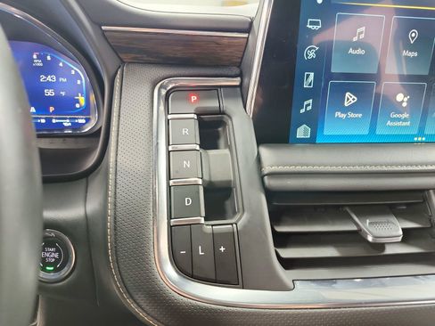 Used 2023 Chevrolet Suburban Premier image 27