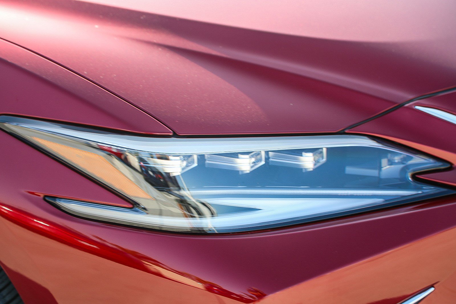 Certified 2024 Lexus ES 300h w/ Accessory Package (Z2) FWD image 8