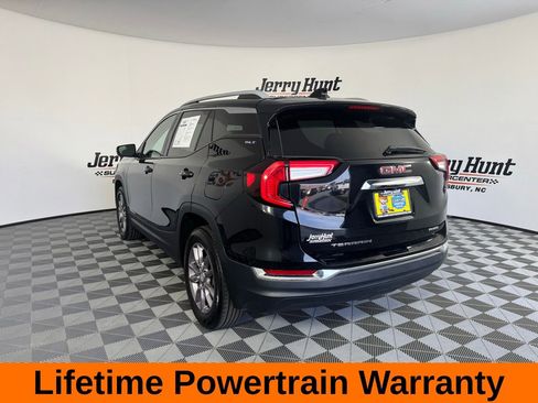Used 2023 GMC Terrain SLT image 8