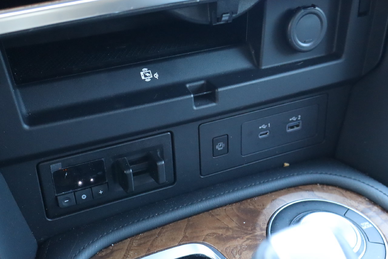Used 2024 Nissan Armada SL RWD image 28