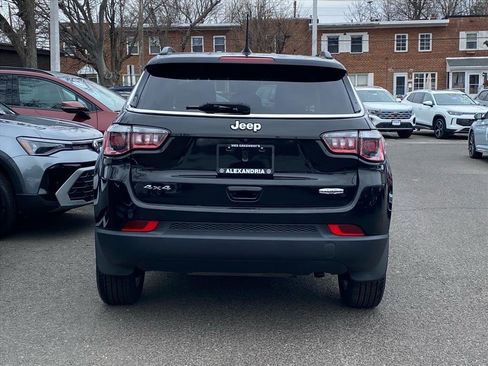 Used 2020 Jeep Compass Latitude image 4