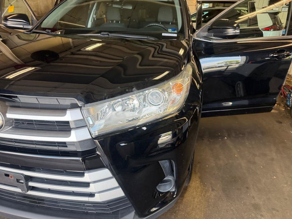 Used 2017 Toyota Highlander LE AWD/4WD image 30