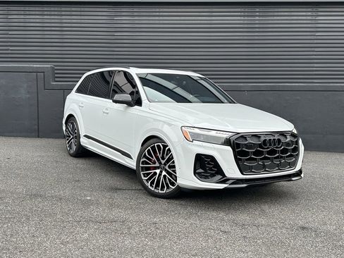 Used 2025 Audi SQ7 Prestige image 12
